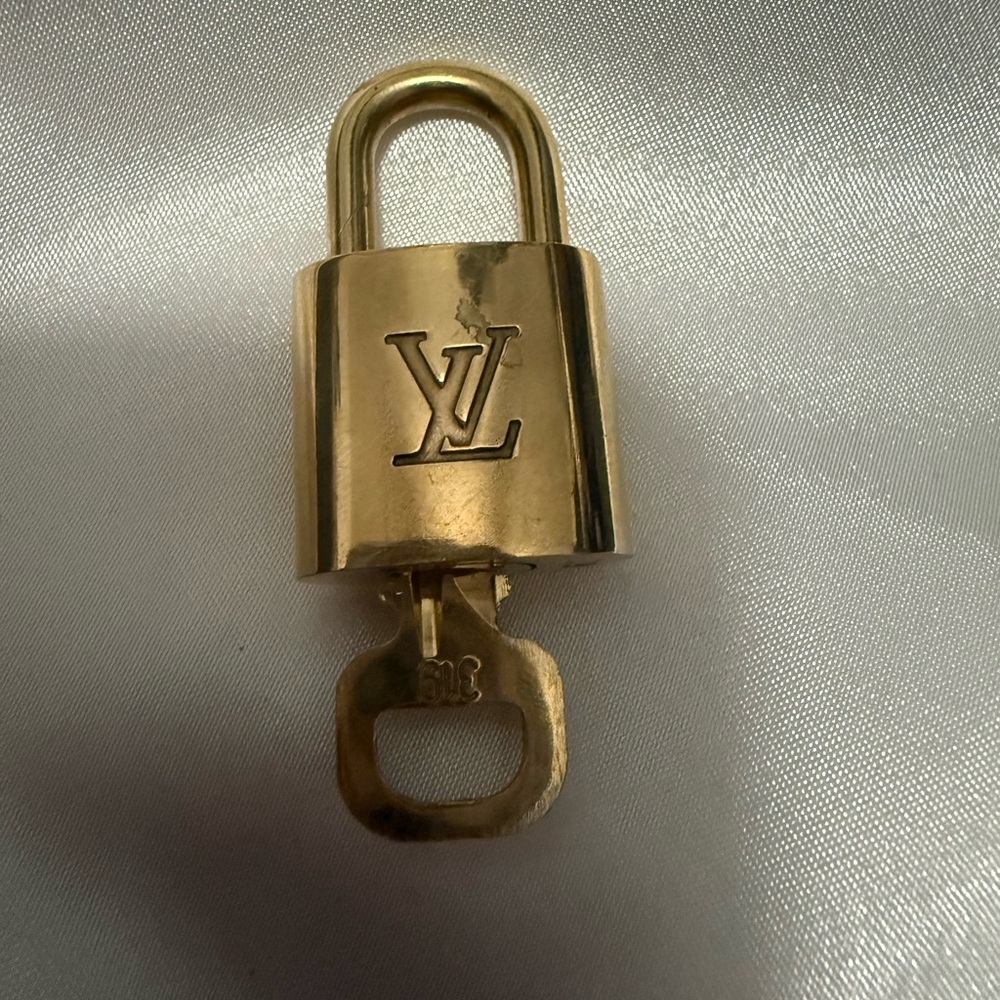 ❗️SOLD❗️ Louis Vuitton Gold Lock & Key #319